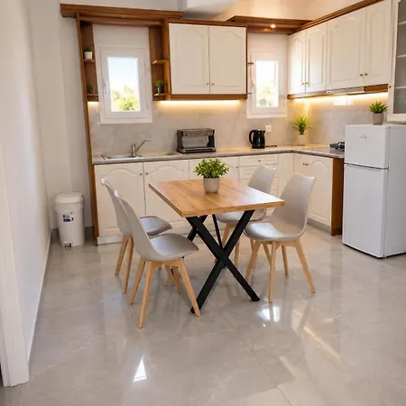 شقة Fully Renovated Two Bedroom Luxury By Bessie's Village *