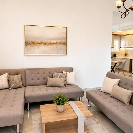 Fully Renovated Two Bedroom Luxury By Bessie's Village