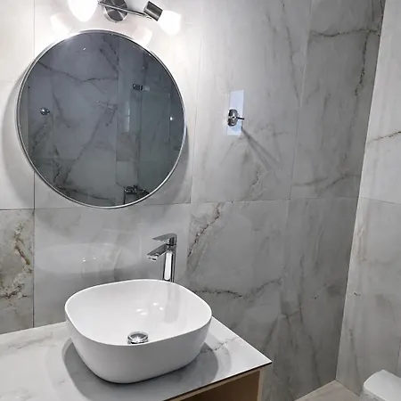 Fully Renovated Two Bedroom Luxury By Bessie's Village Lägenhet *